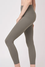 Load image into Gallery viewer, Hug Me Leggings 柔滑棉感口袋款運動褲 - Army Green
